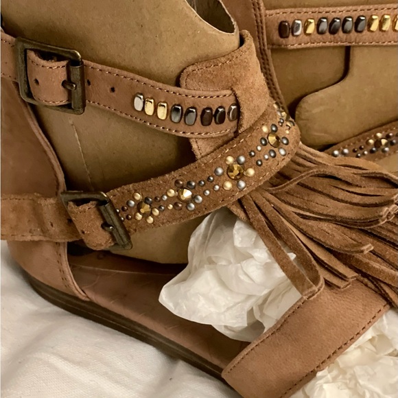 *EUC* Gianni Bini / Embellished Tiered Fringe Faux Suede Sandal / Brown … - Picture 5 of 10